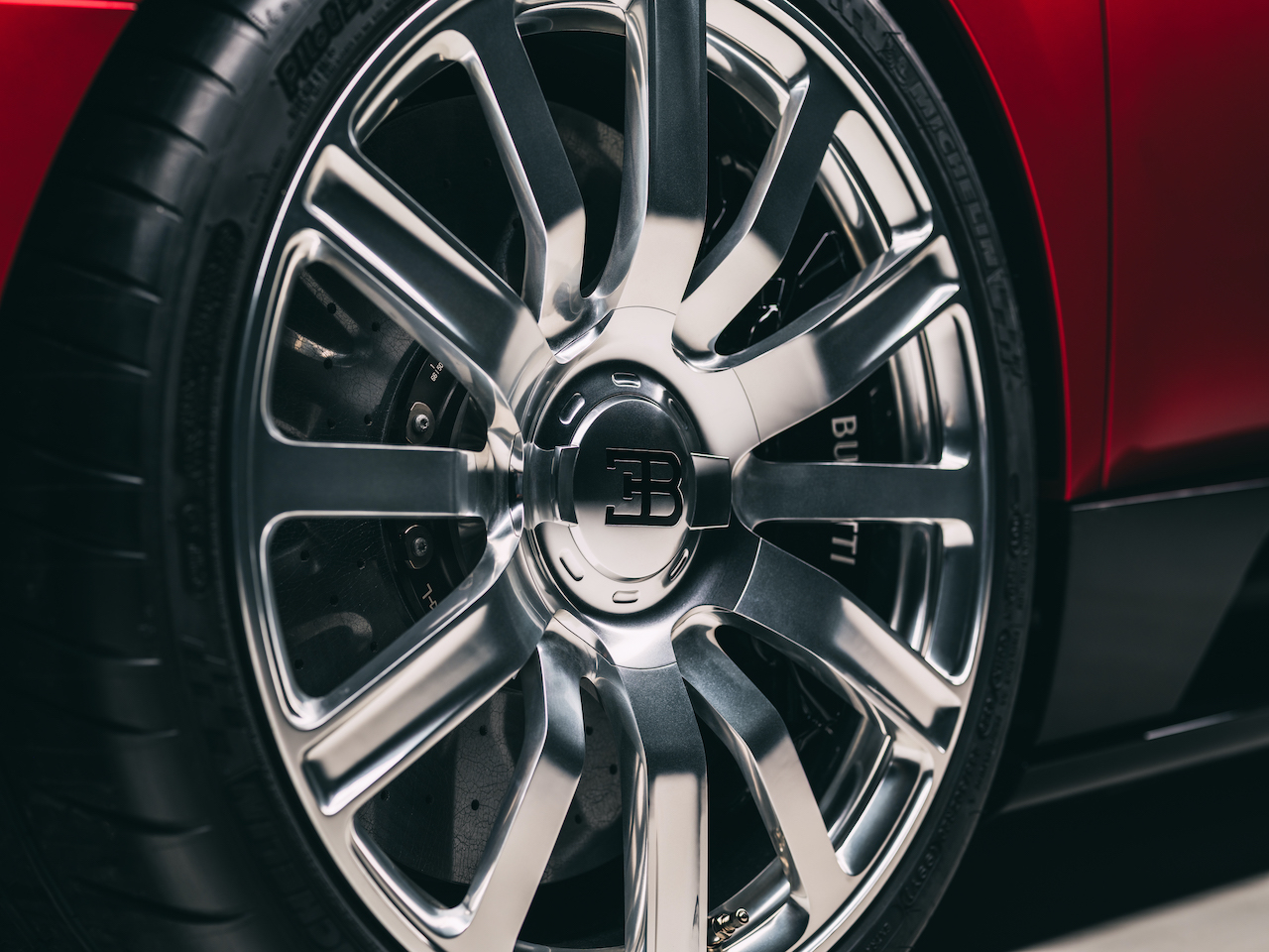 18-bugatti-the-wheels-solitaire-hommage